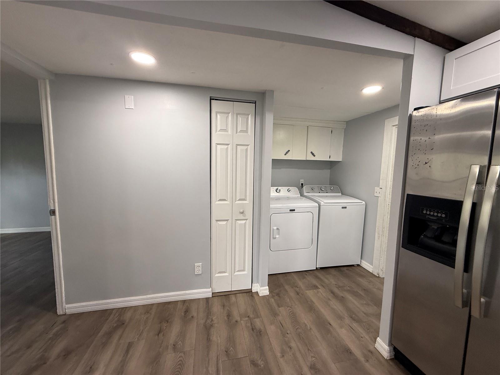 LAKESIDE ESTATES - Residential Lease