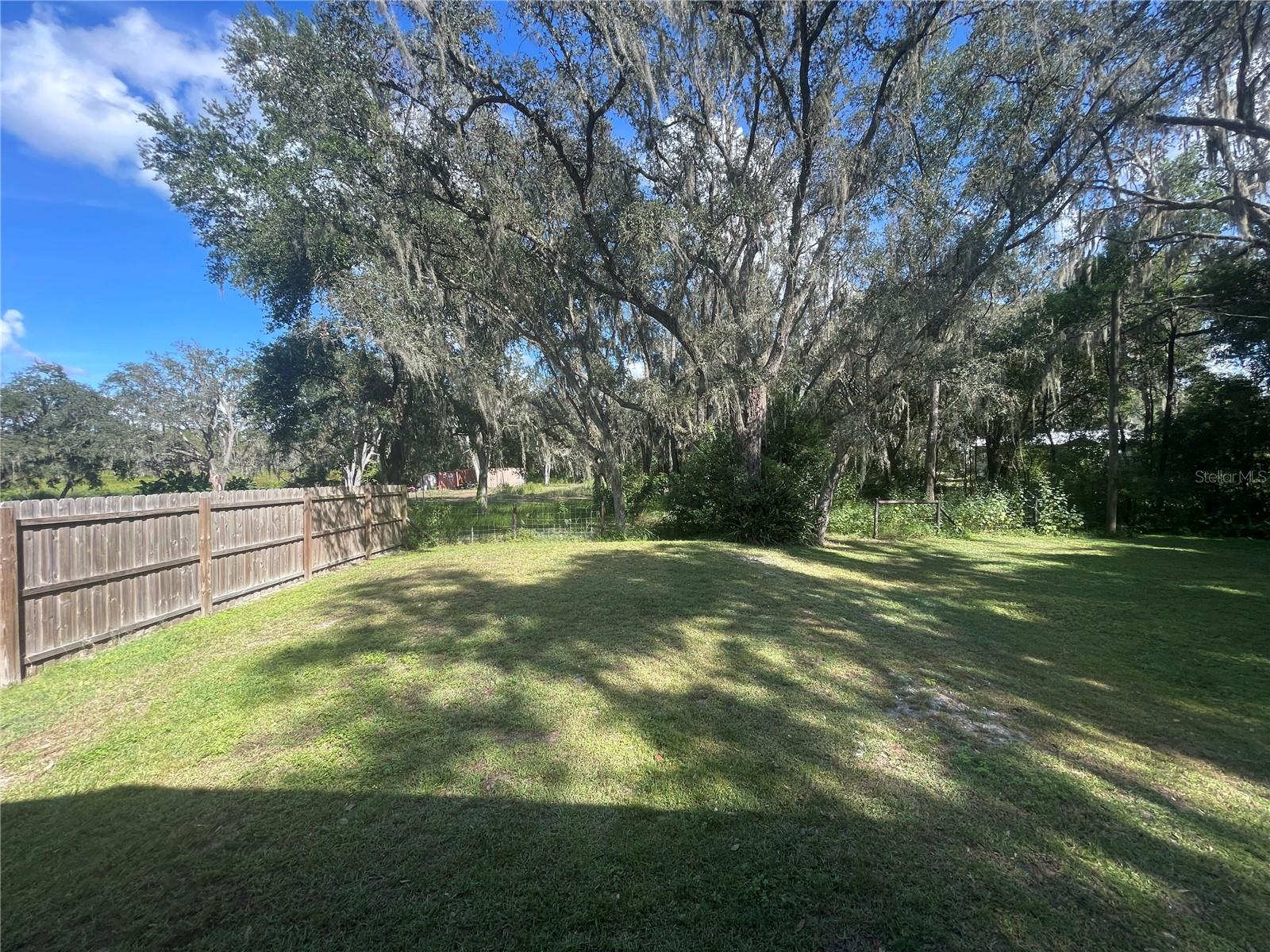 LAKESIDE ESTATES - Residential Lease