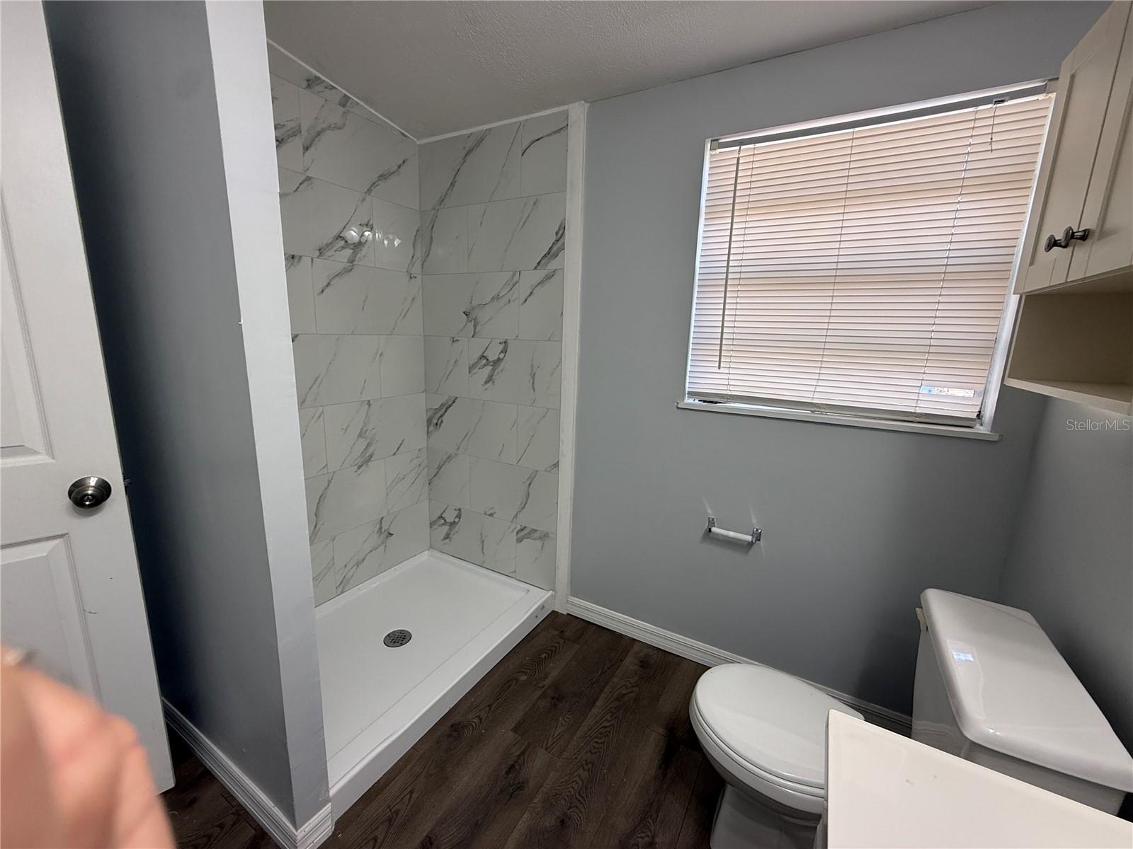 LAKESIDE ESTATES - Residential Lease