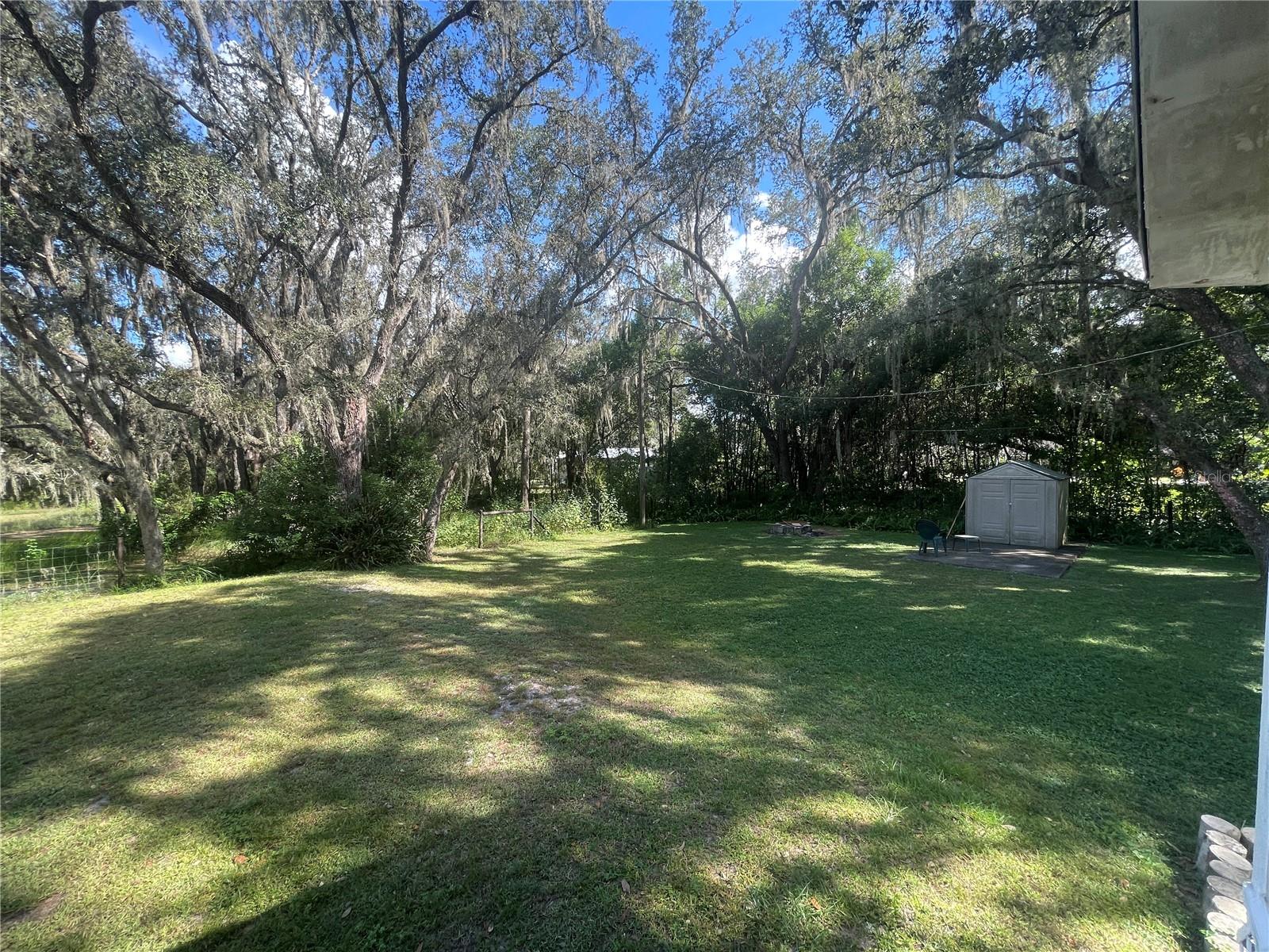 LAKESIDE ESTATES - Residential Lease