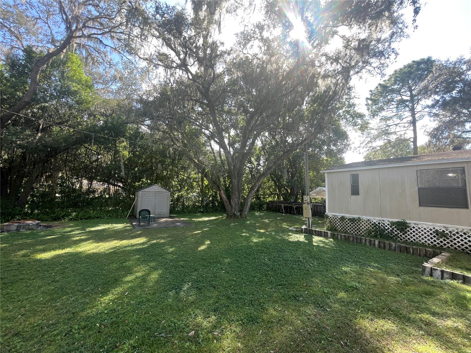 LAKESIDE ESTATES - Residential Lease