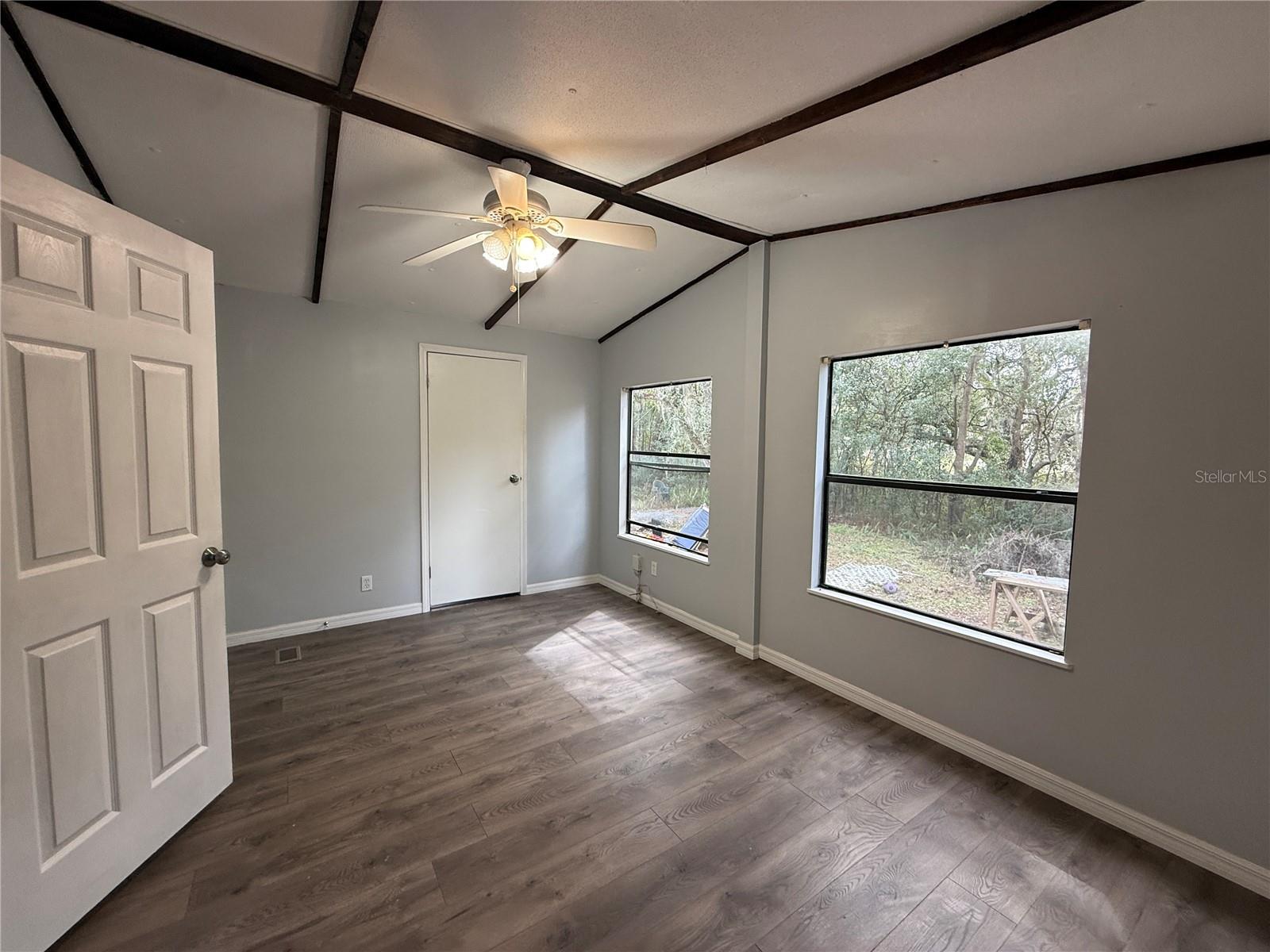 LAKESIDE ESTATES - Residential Lease