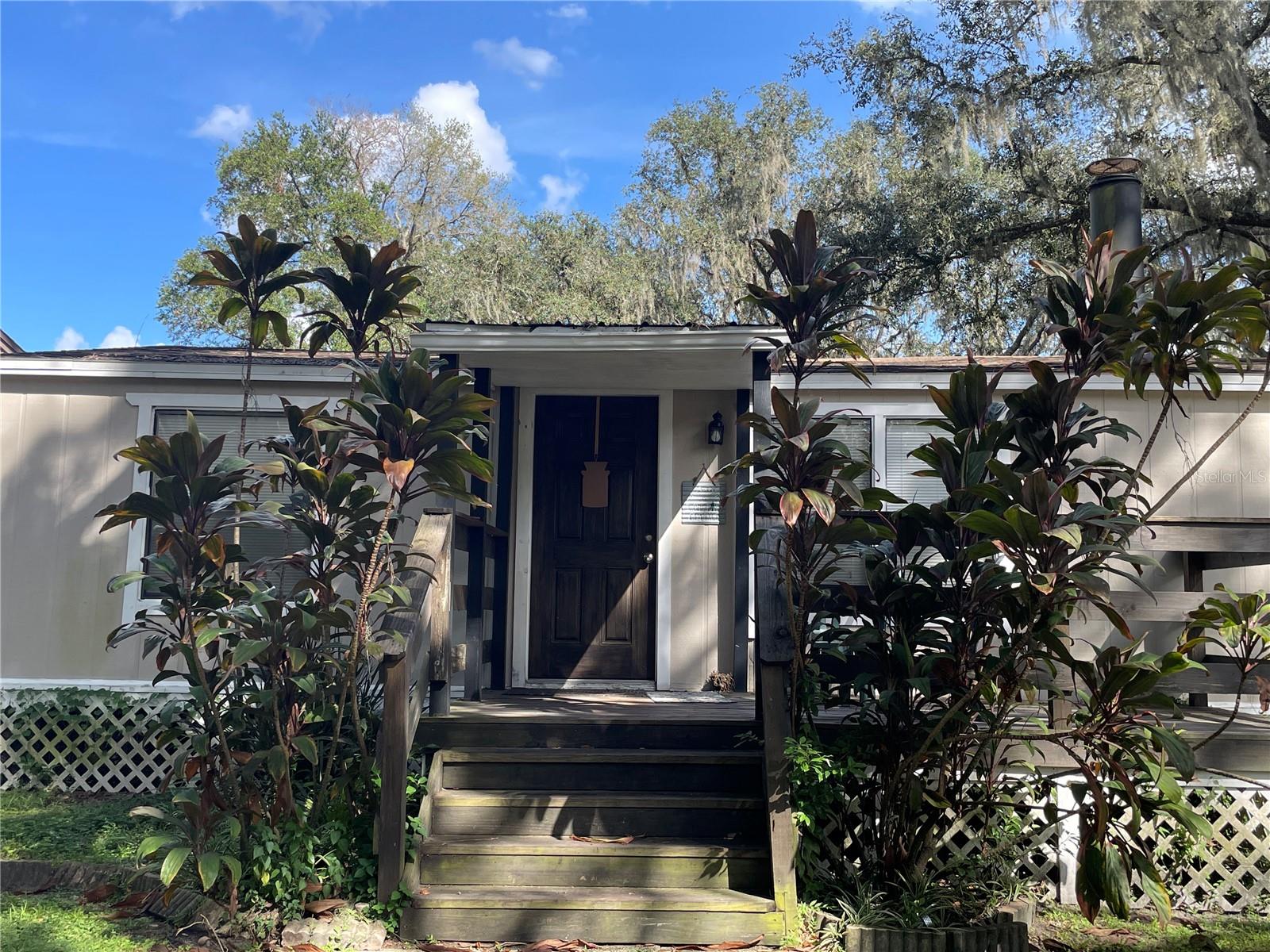 LAKESIDE ESTATES - Residential Lease