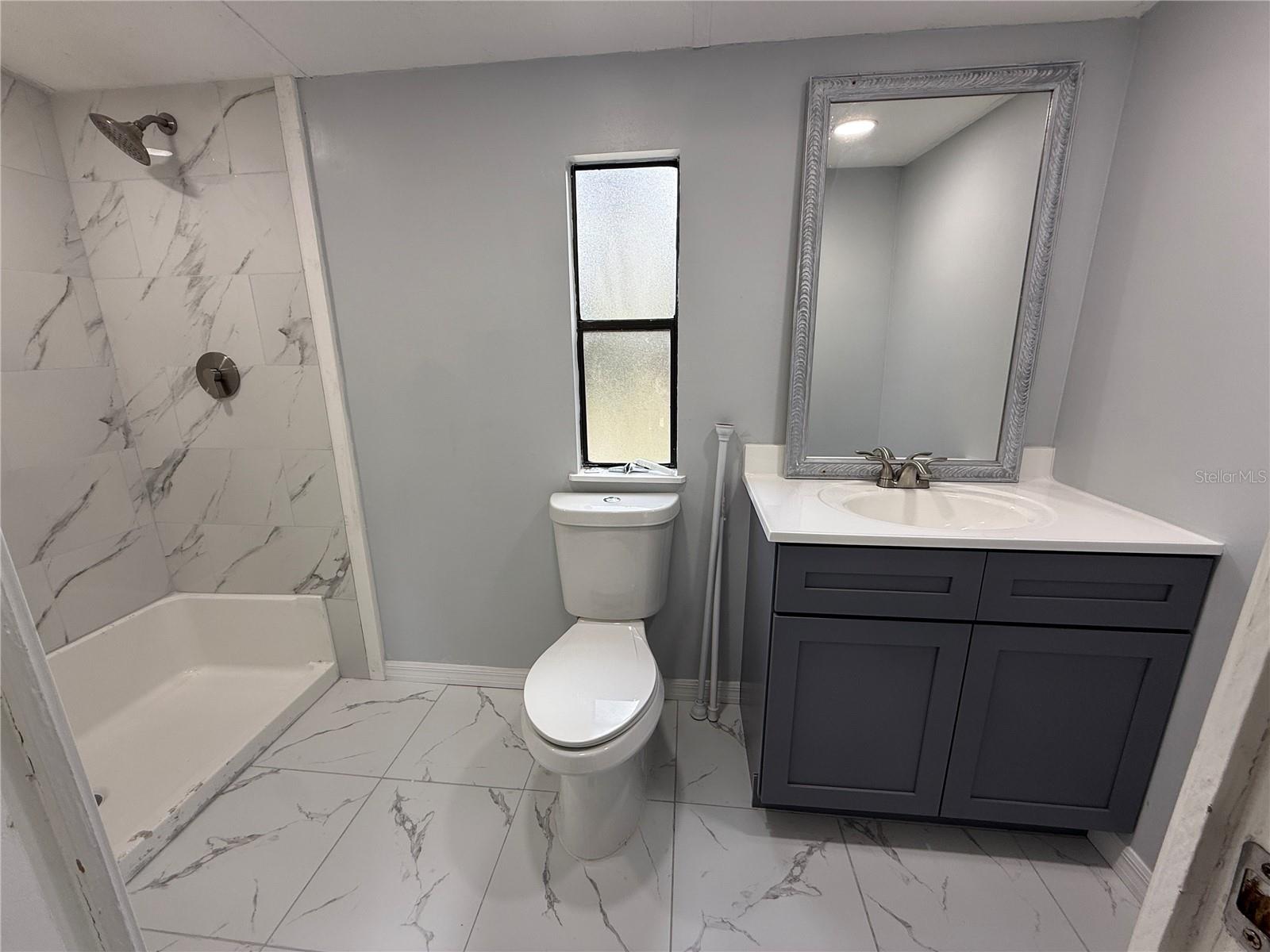 LAKESIDE ESTATES - Residential Lease