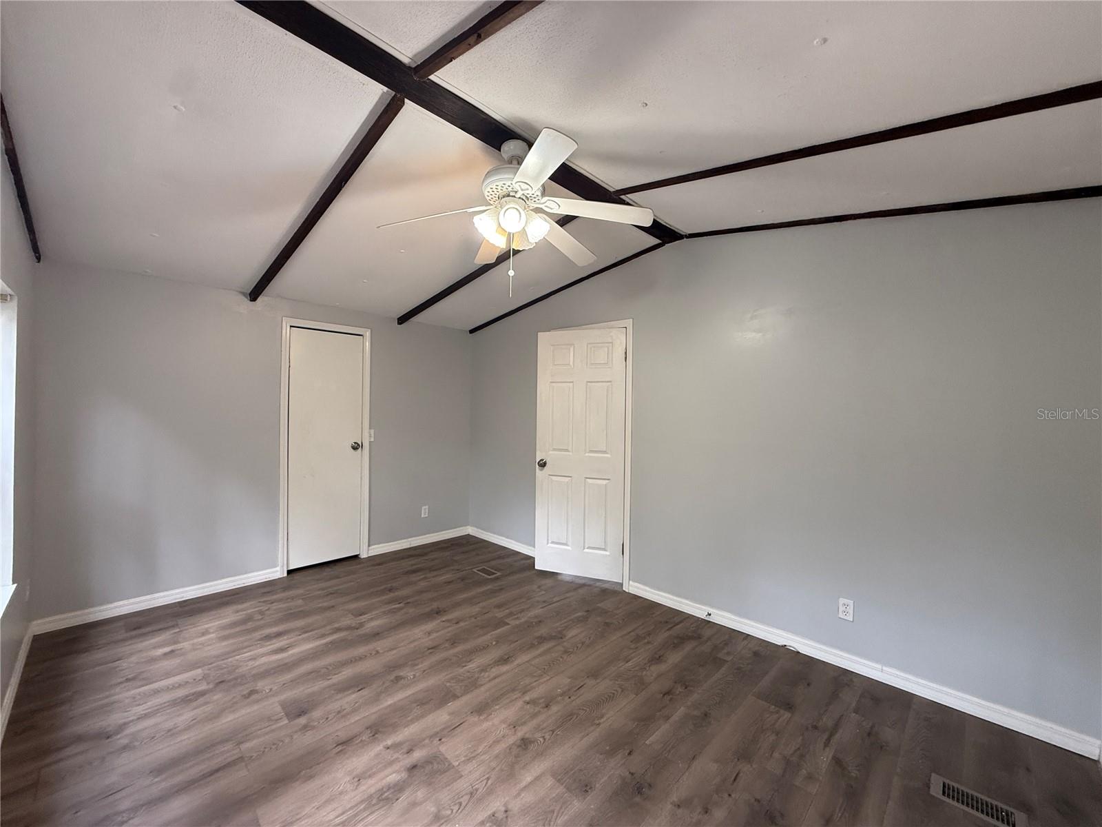 LAKESIDE ESTATES - Residential Lease