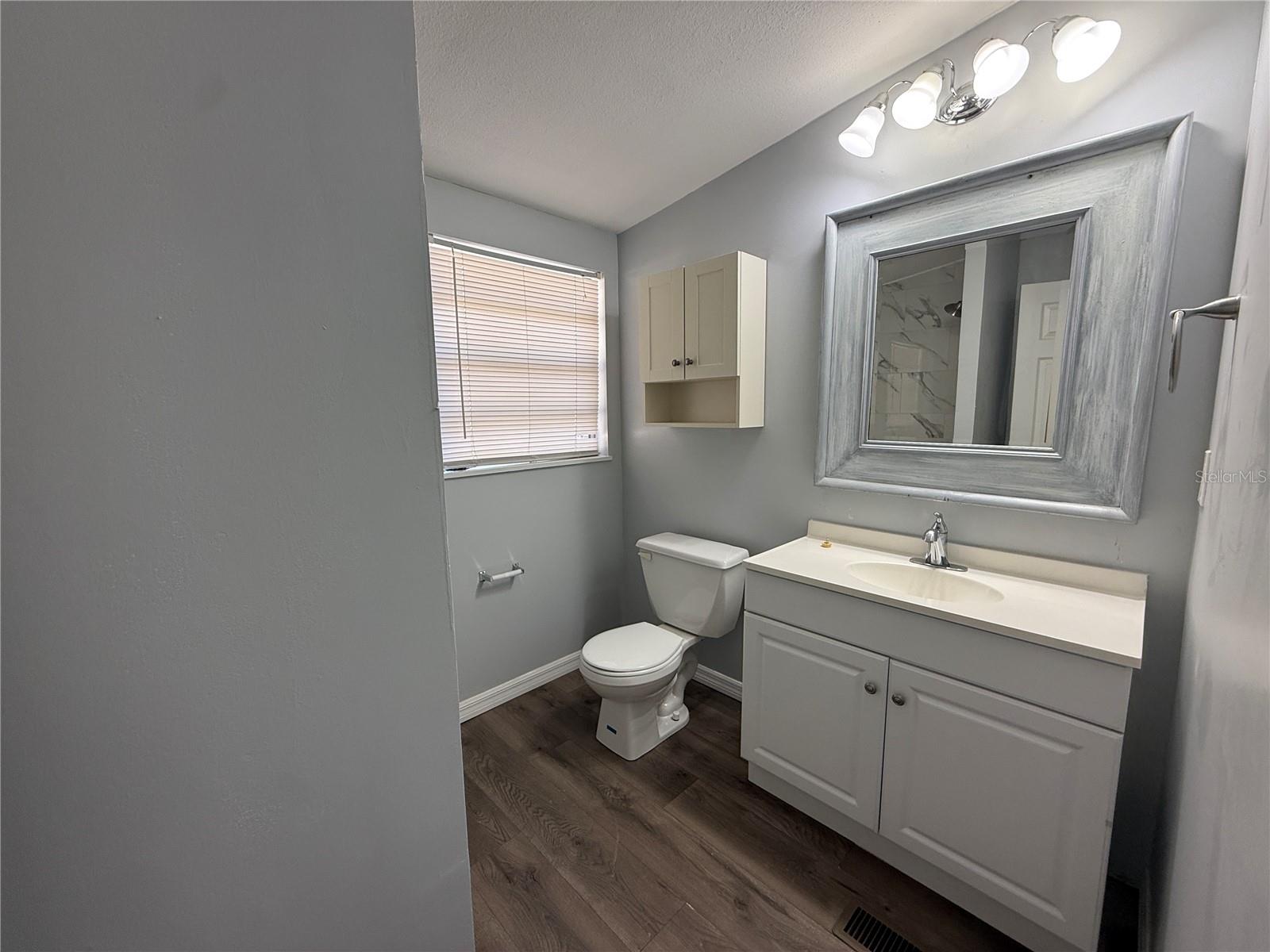 LAKESIDE ESTATES - Residential Lease