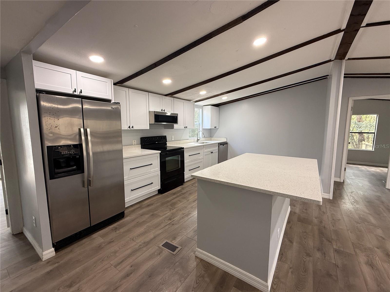 LAKESIDE ESTATES - Residential Lease