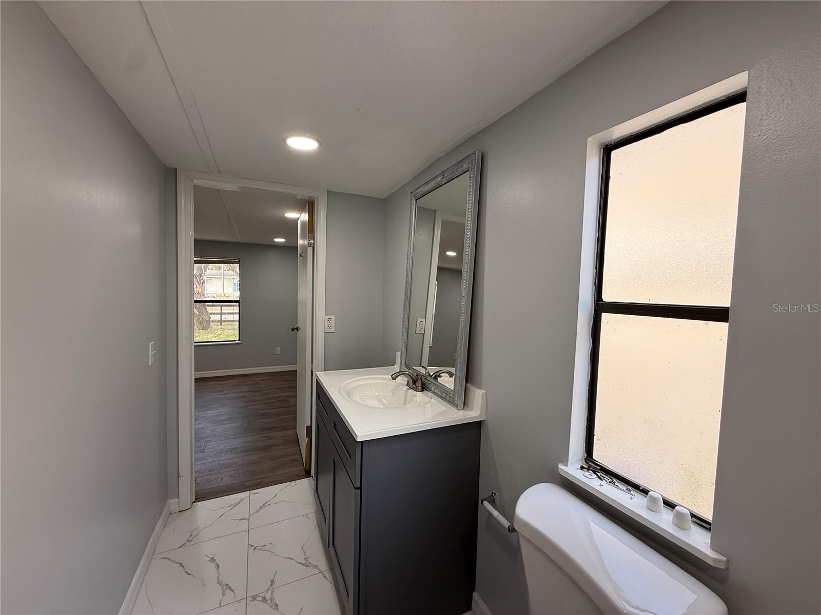 LAKESIDE ESTATES - Residential Lease