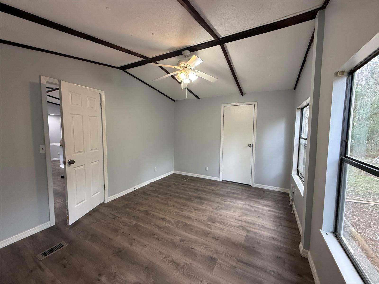 LAKESIDE ESTATES - Residential Lease