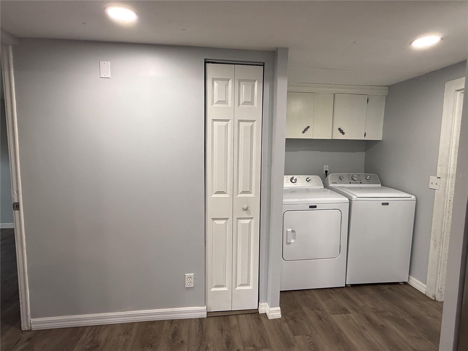 LAKESIDE ESTATES - Residential Lease