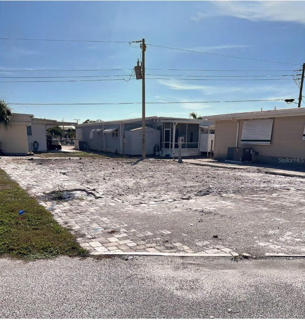 Photo of 2208 Iowa Avenue, Bradenton, FL 34207 (MLS # A4671392)