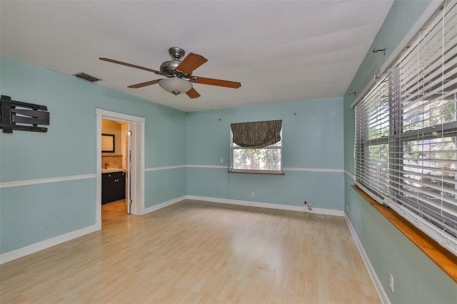 ROSERY GROVE VILLA - Residential