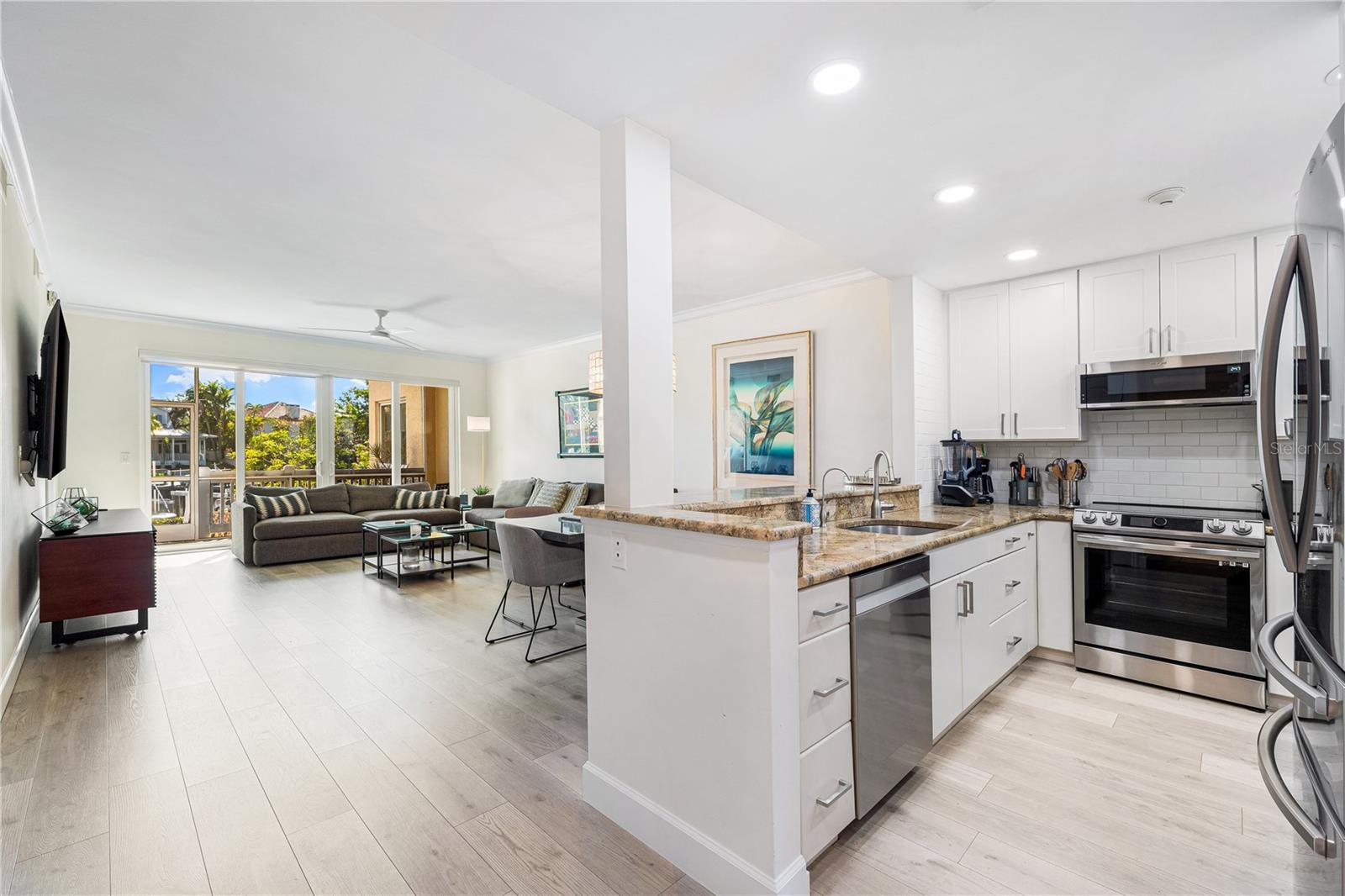 862 HUDSON AVENUE 862
