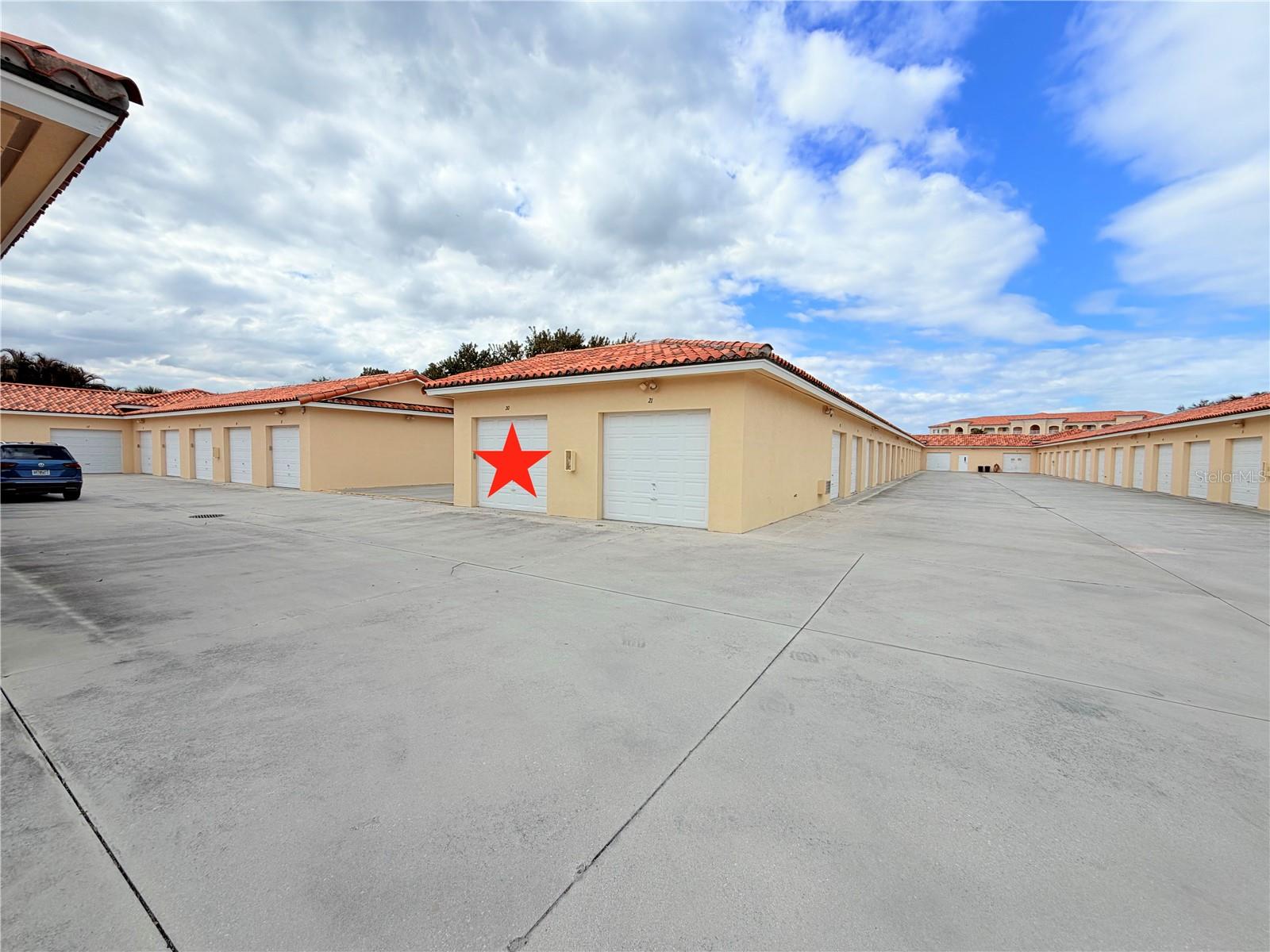HARBOUR ISLE AT HUTCHINSON ISLAND WEST, A CONDOMIN - Residential
