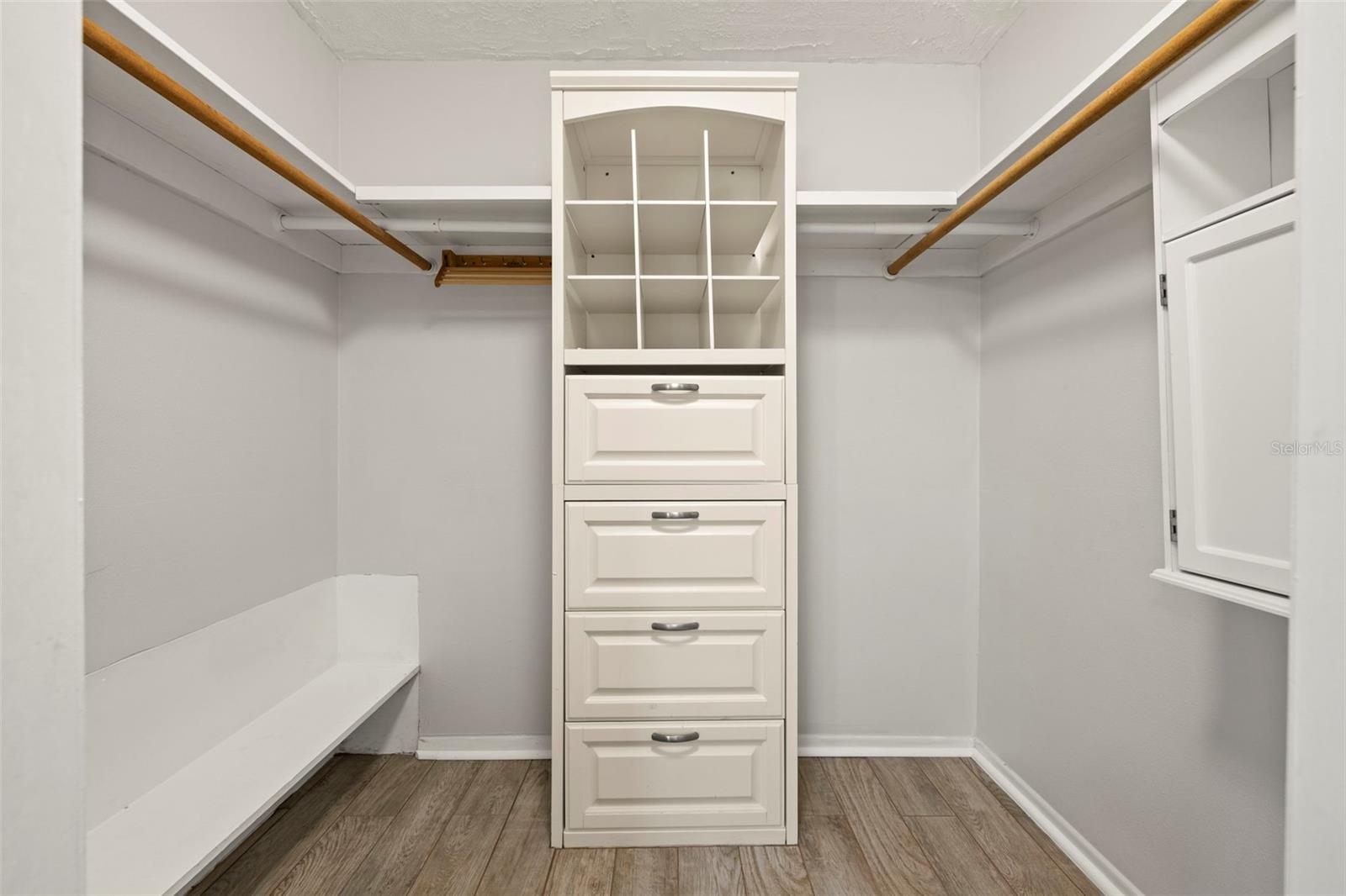 MARTHAS VINEYARD - Residential