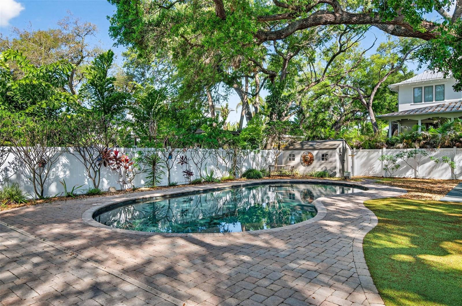 HENDERSON BEACH - Residential