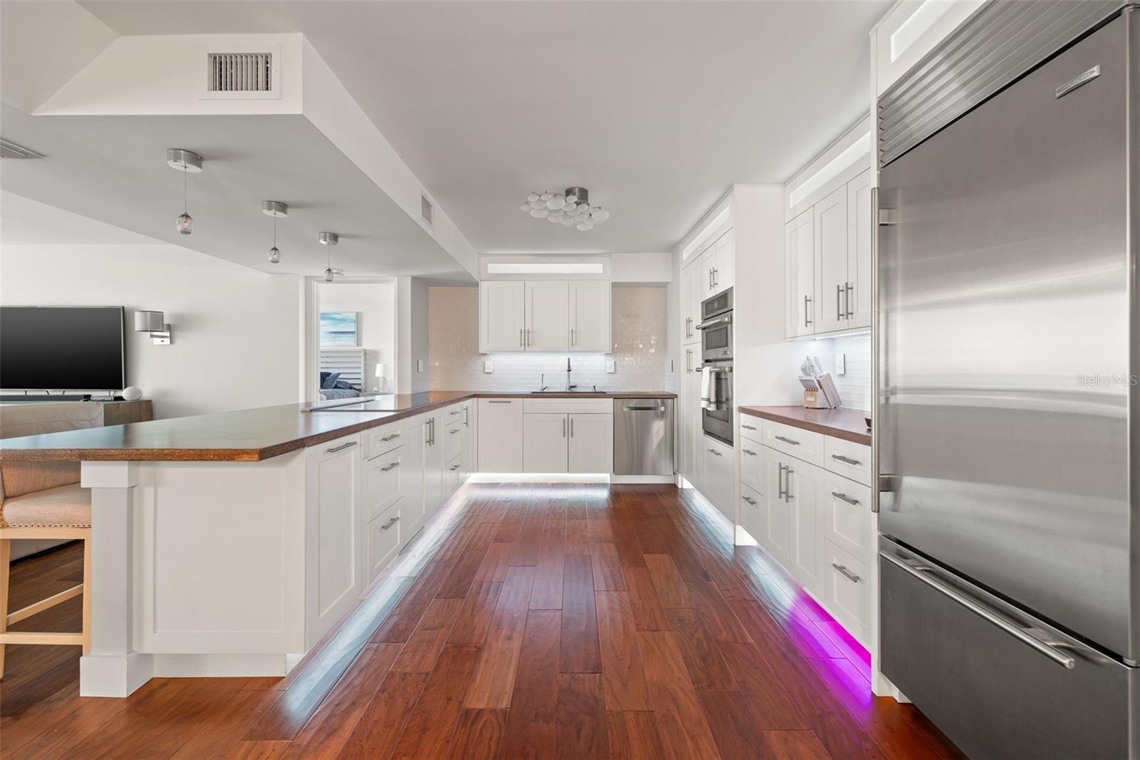 TREASURE ISLAND TENNIS & YACHT CLUB - Residential Lease