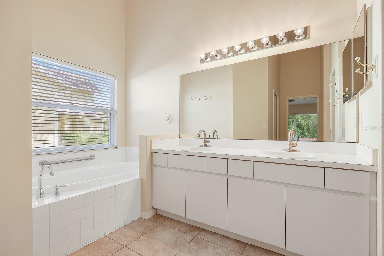 MEADOW POINTE - Residential