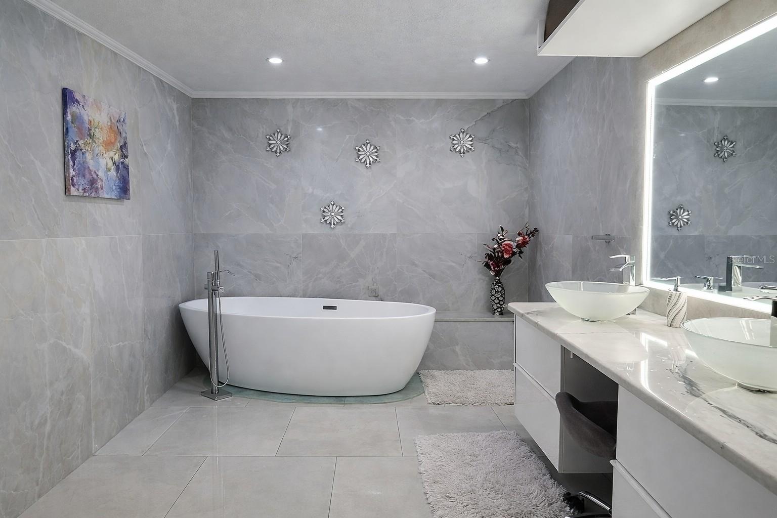 HERITAGE LAKE ESTATES - Residential