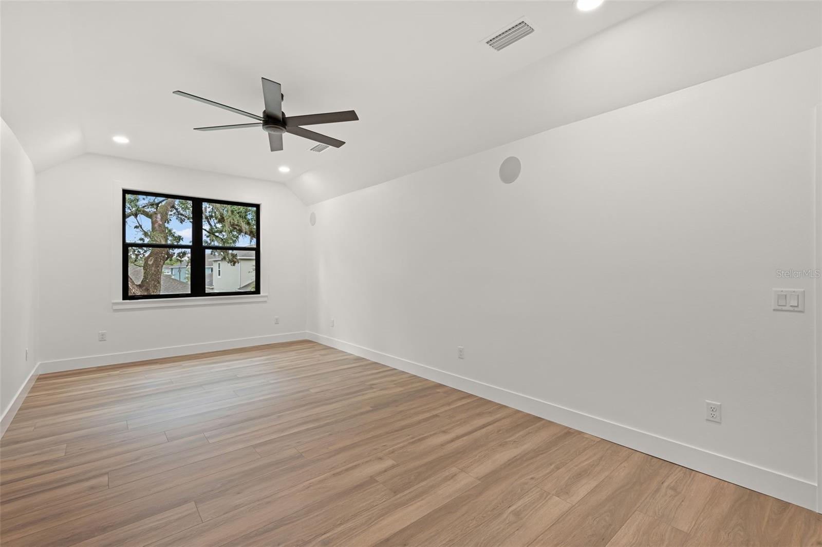 SHOWALTER PARK - Residential
