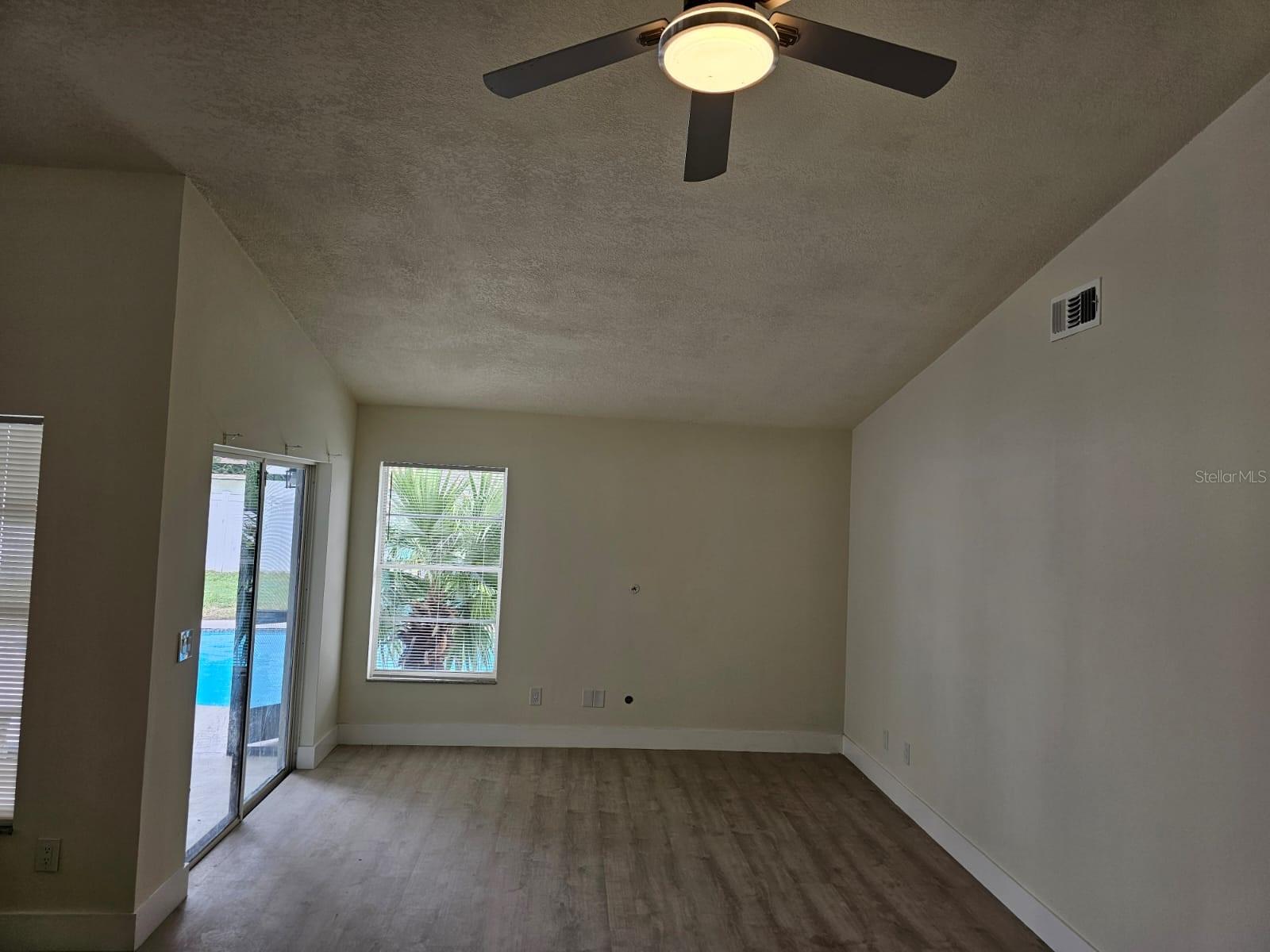 2633 DIXIE LANE
