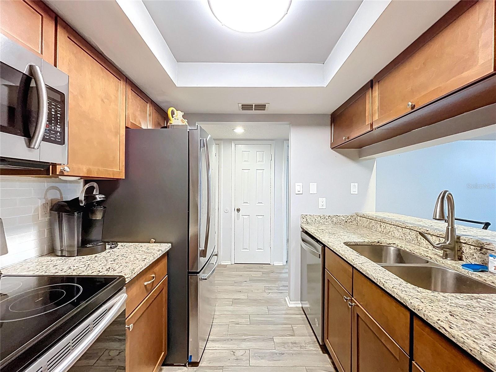 2587 COUNTRYSIDE BOULEVARD 6107