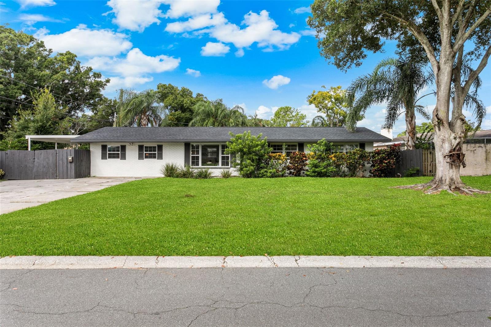 412 DEVILLE DRIVE E