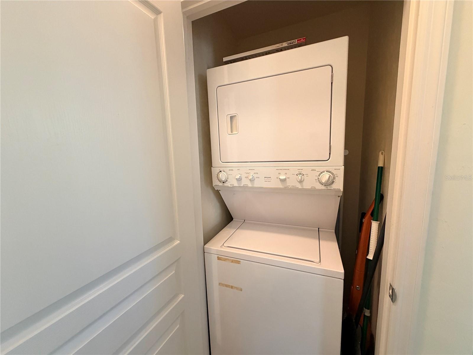 HP/VILLAGE CENTER 29 - Residential Lease