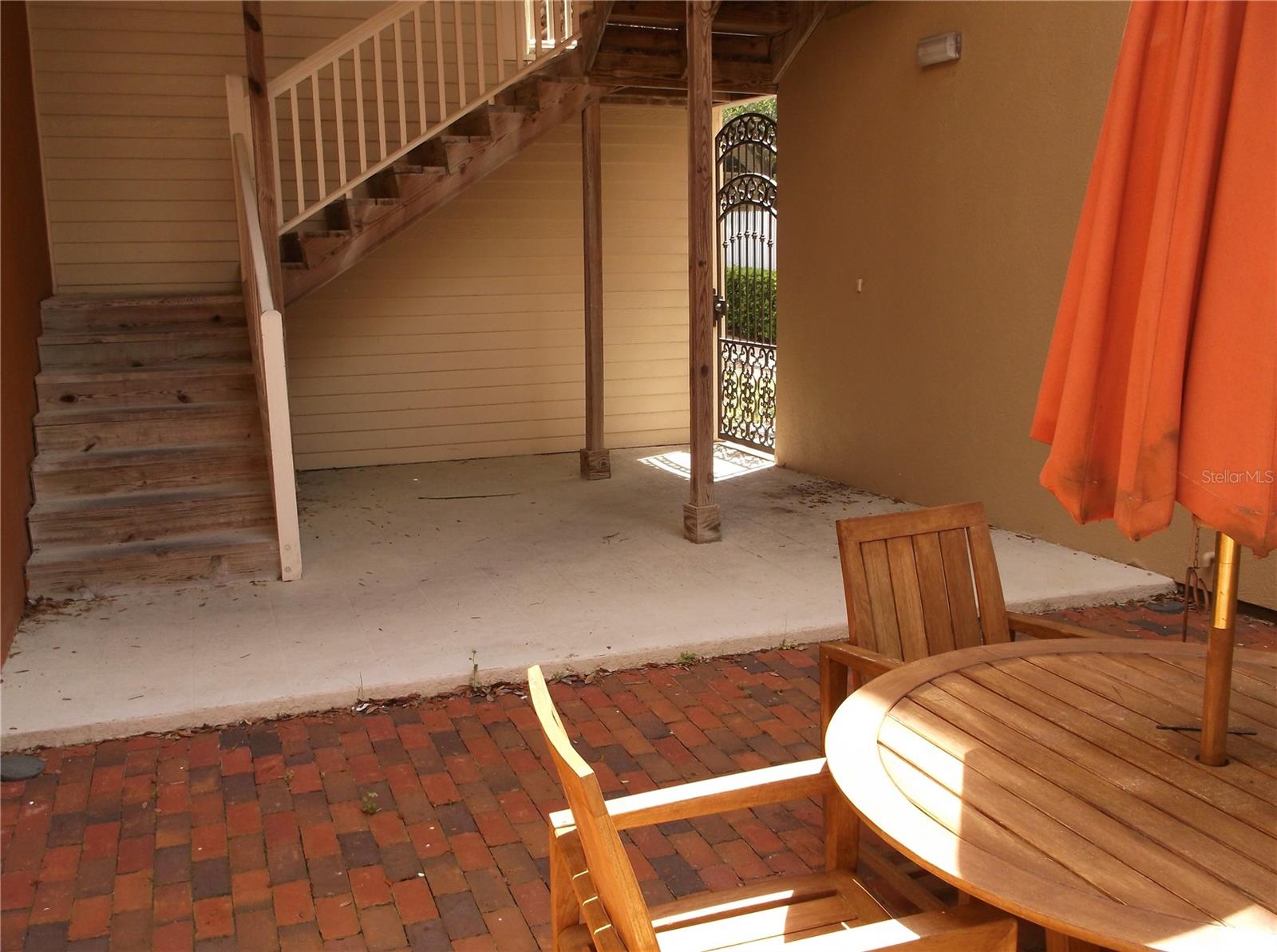 HP/VILLAGE CENTER 29 - Residential Lease