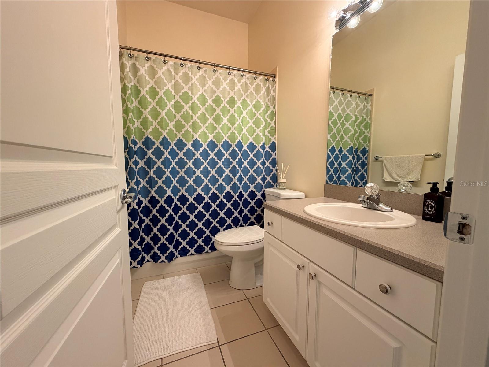 HP/VILLAGE CENTER 29 - Residential Lease