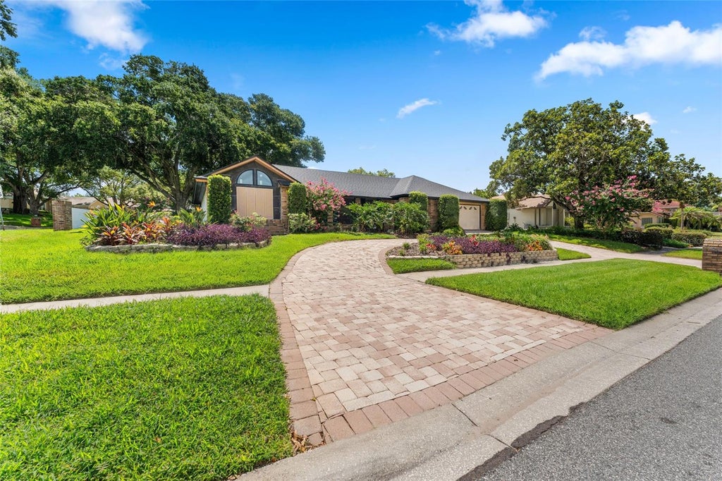 Photo of 5415 Bay Side Drive, Orlando, FL 32819 (MLS # O6420974)