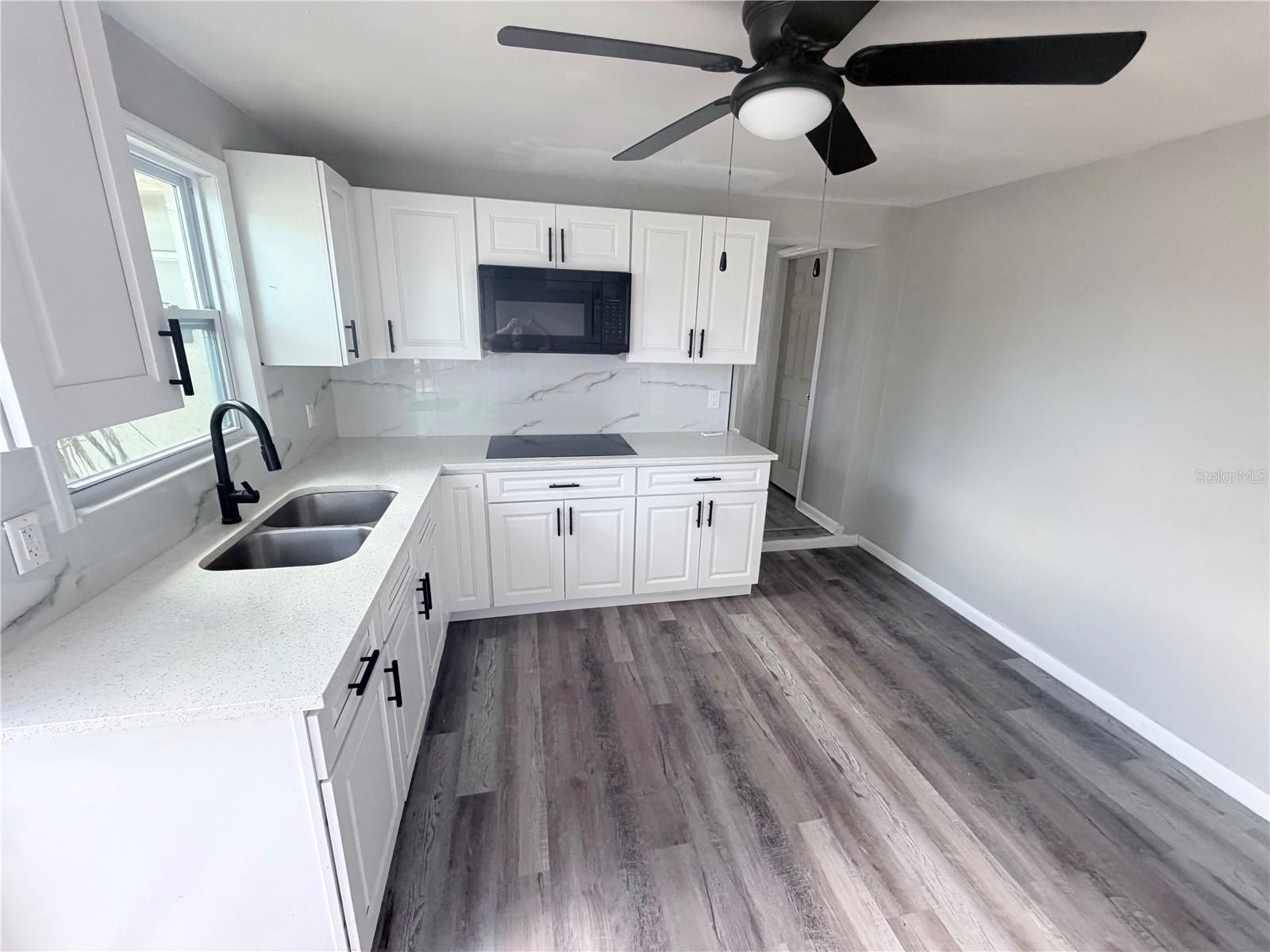 8923 CANDLEWICK LANE