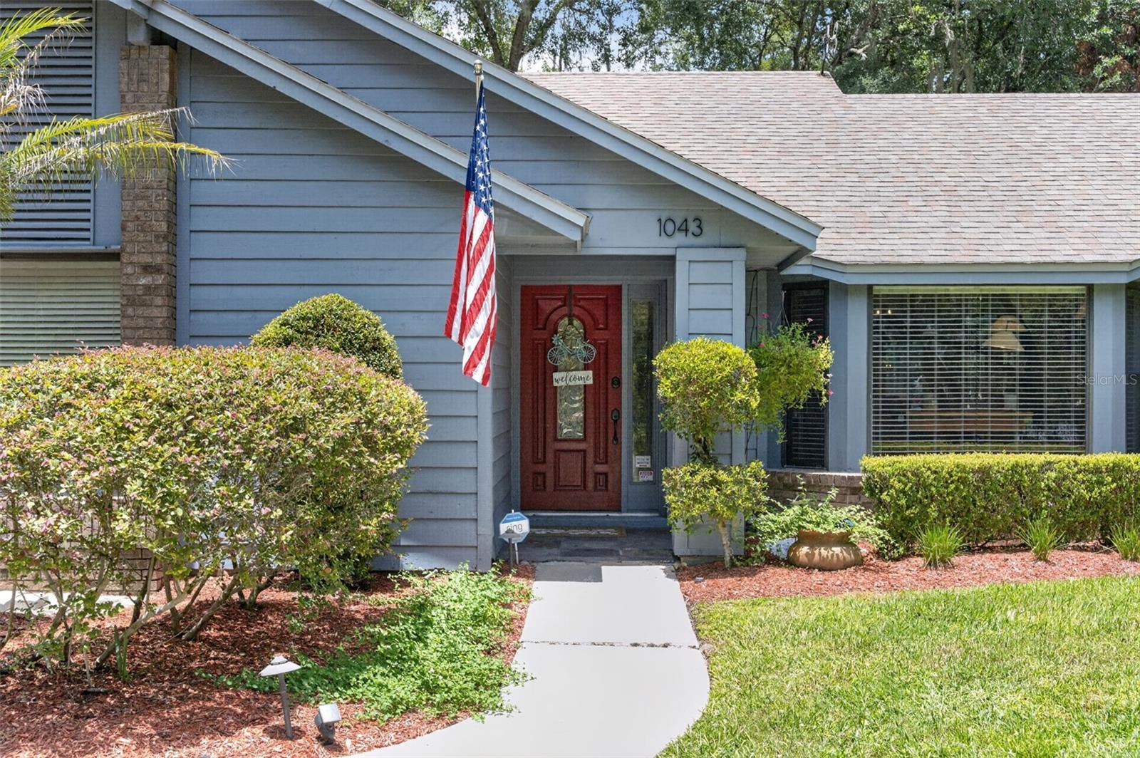 1043 LAKESIDE DRIVE