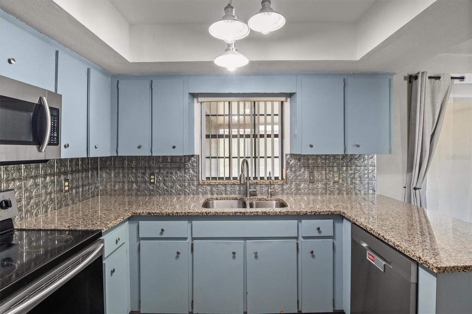 SUNNY GLEN PH 02 - Residential