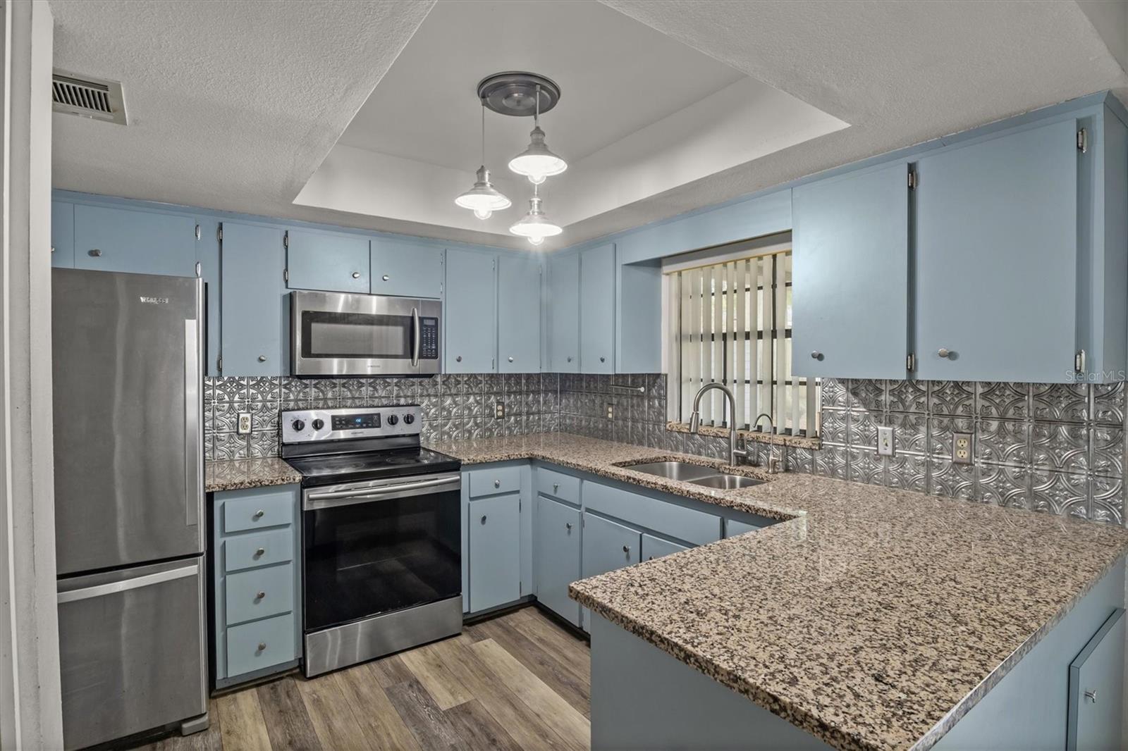SUNNY GLEN PH 02 - Residential