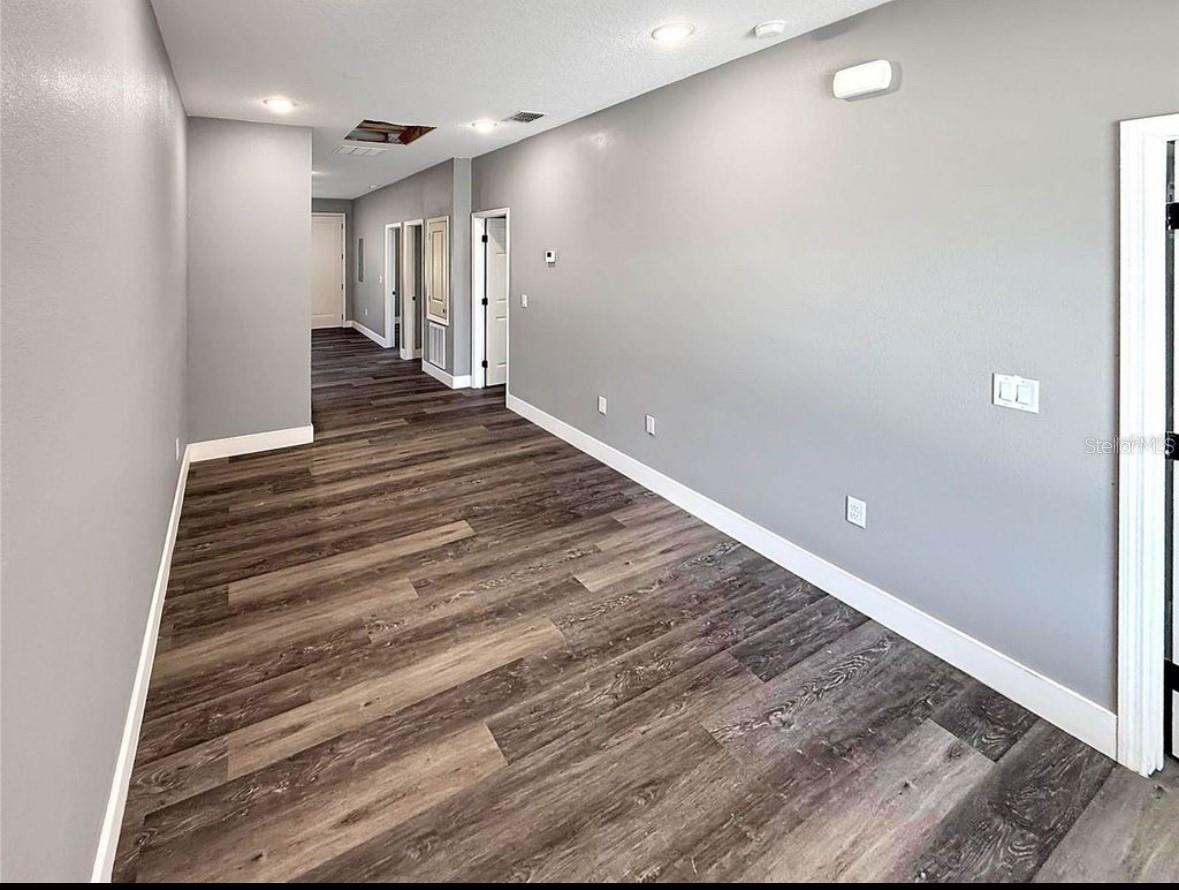 ROOSEVELT MANOR - Residential