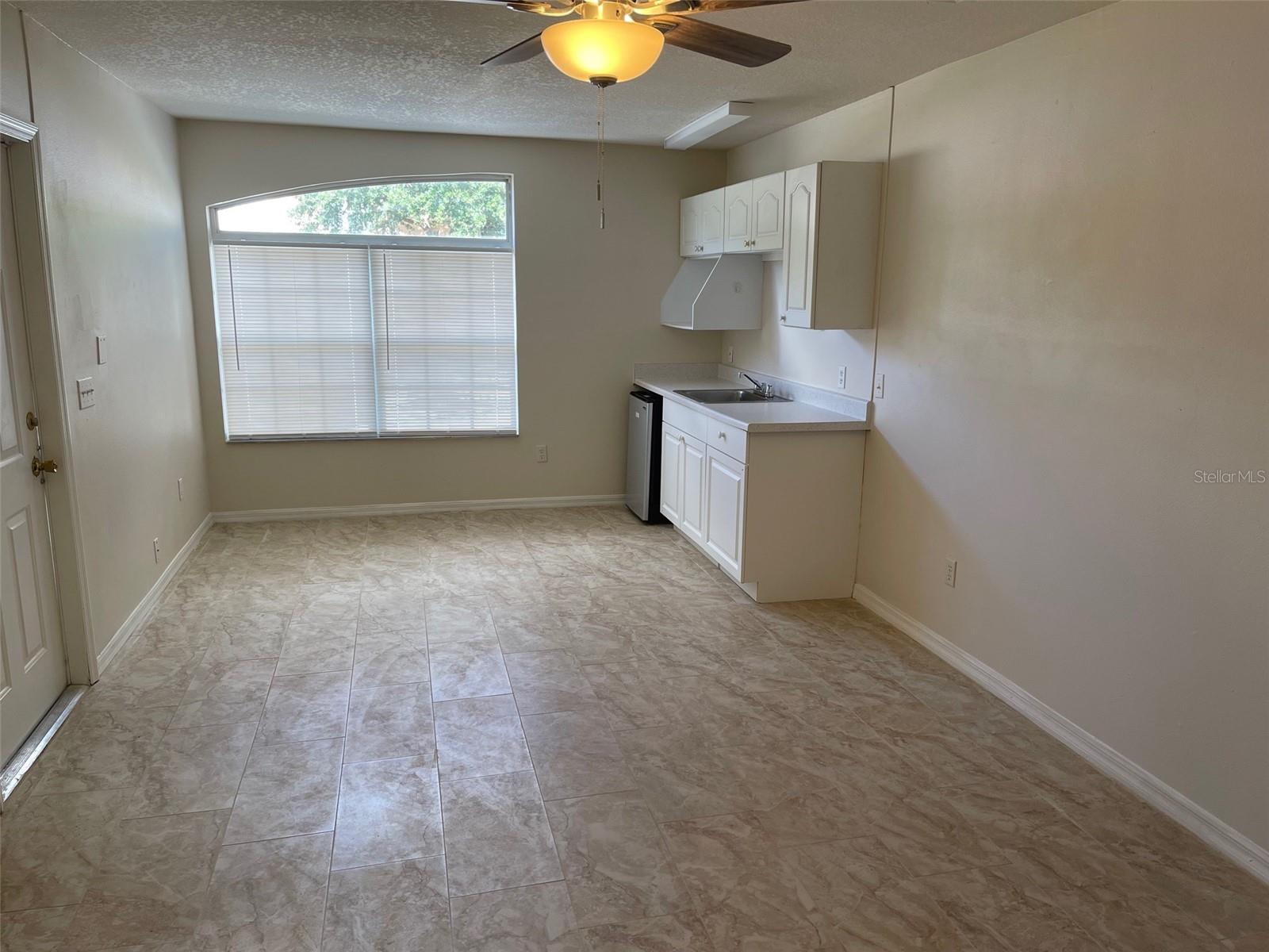 ISLAND CLUB WEST PH 02 - Residential Lease