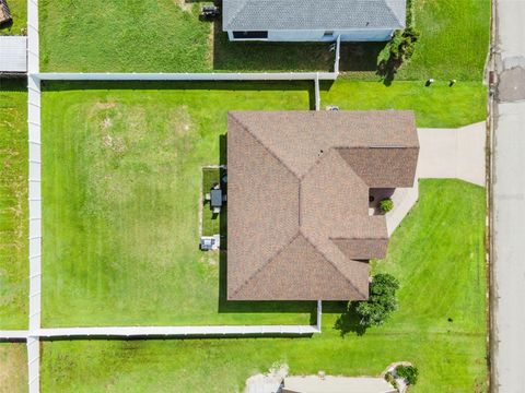 A home in LAKELAND