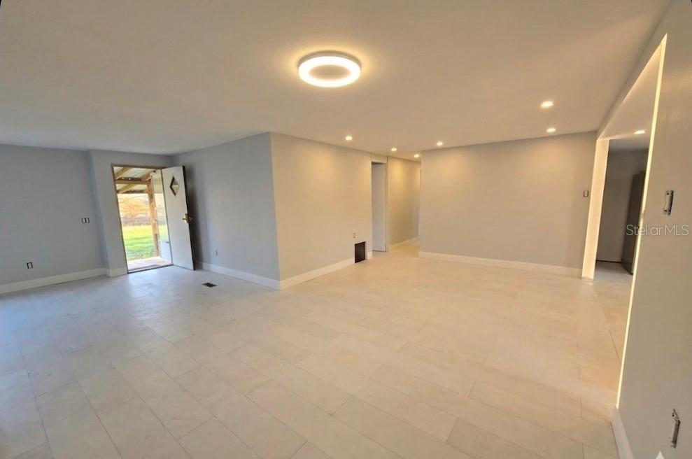 UNREC PORTIONS SE 01/4 NW 01/4 & NW 01/4 - Residential