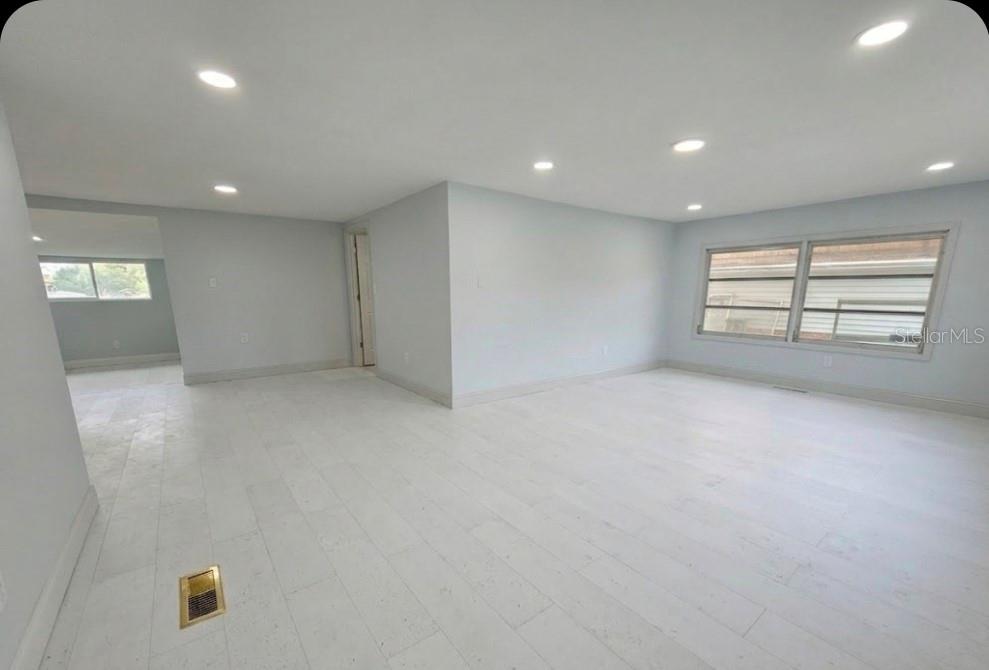 UNREC PORTIONS SE 01/4 NW 01/4 & NW 01/4 - Residential