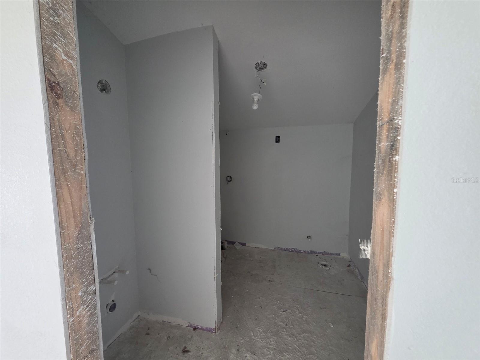 UNREC PORTIONS SE 01/4 NW 01/4 & NW 01/4 - Residential