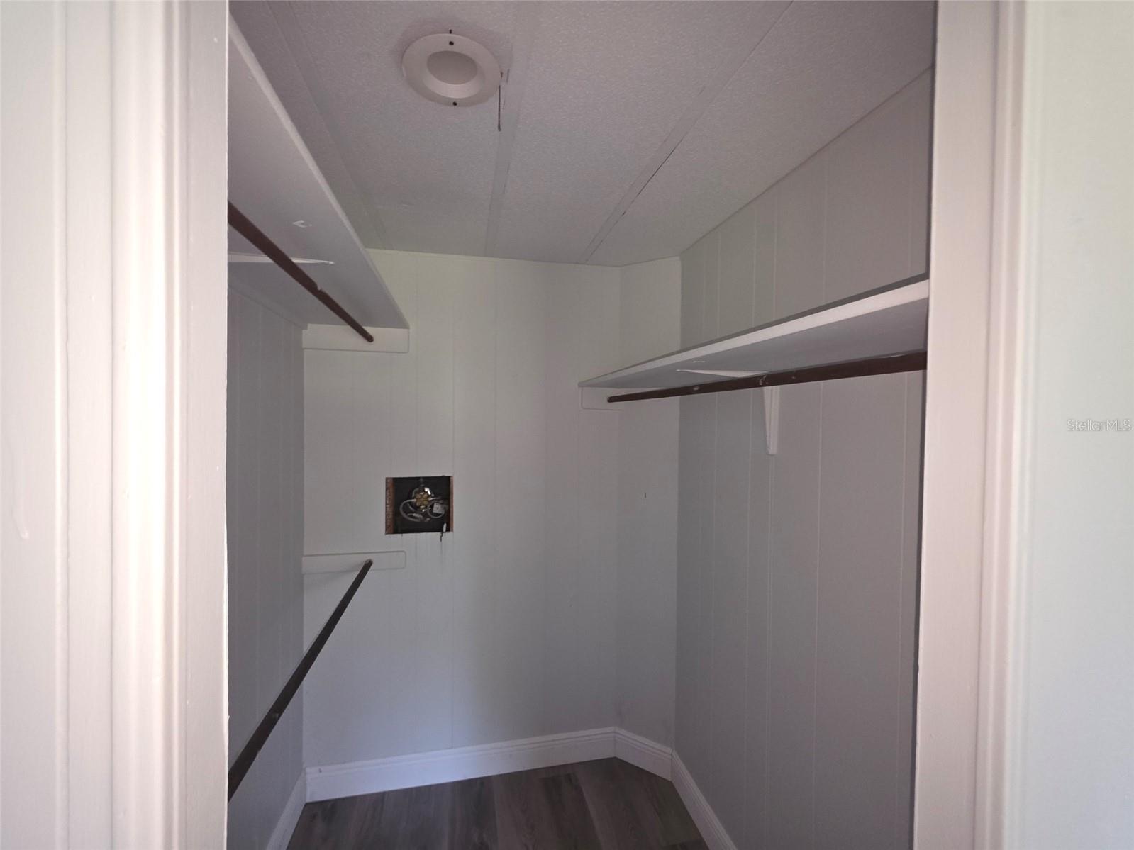 UNREC PORTIONS SE 01/4 NW 01/4 & NW 01/4 - Residential