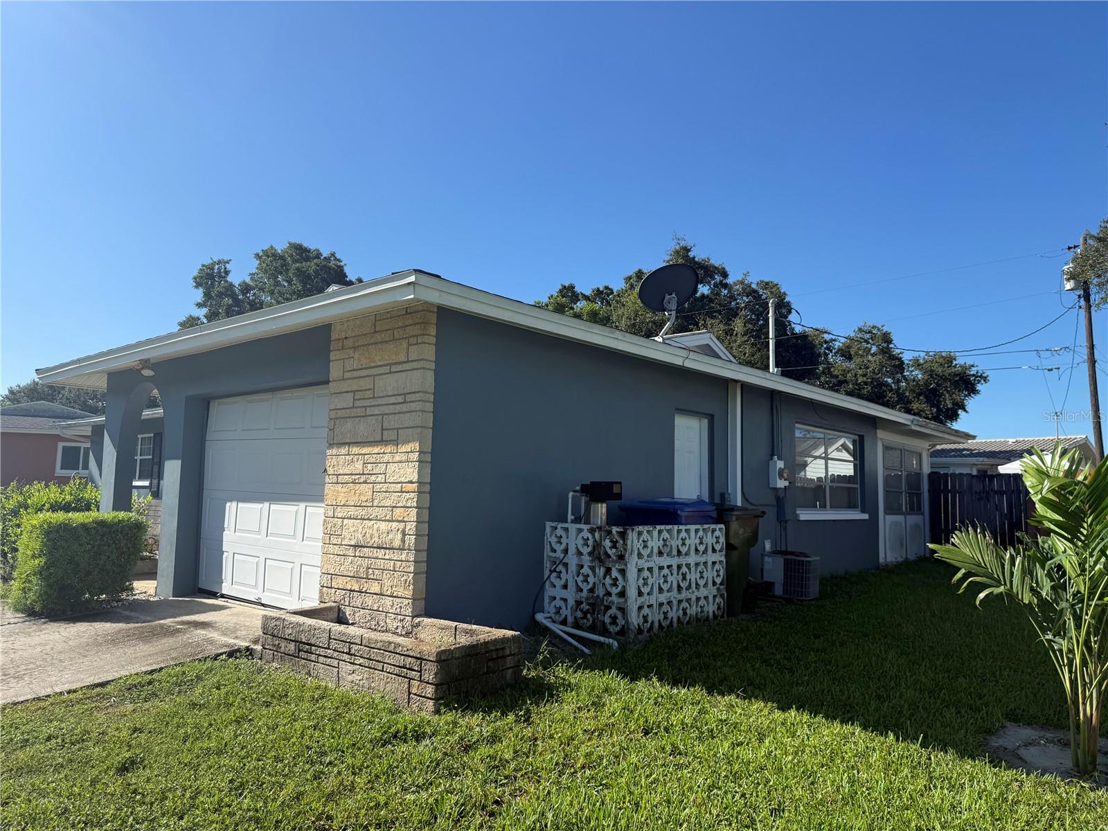 568 HILLCREST DRIVE