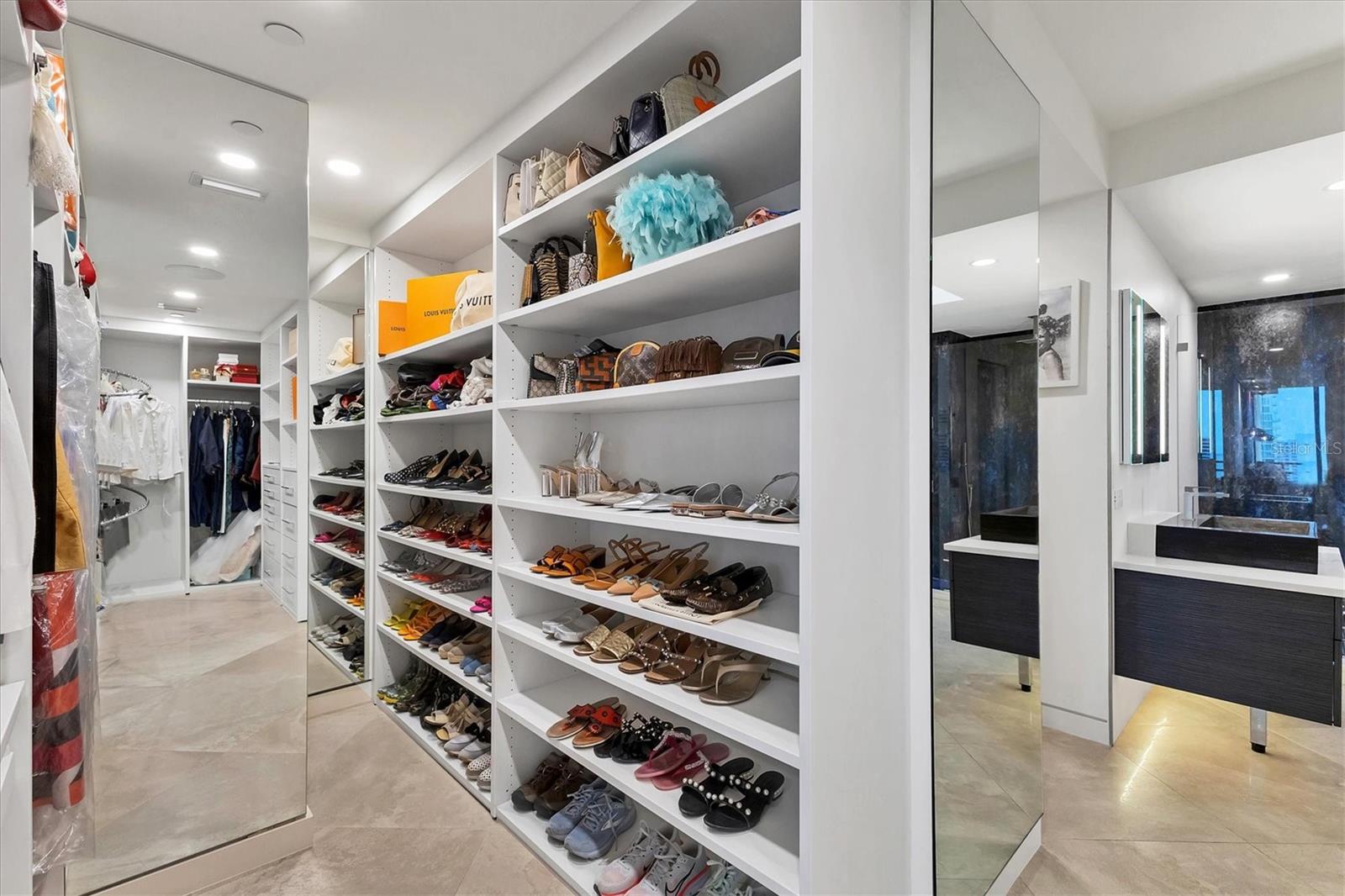 BAY PLAZA - Residential