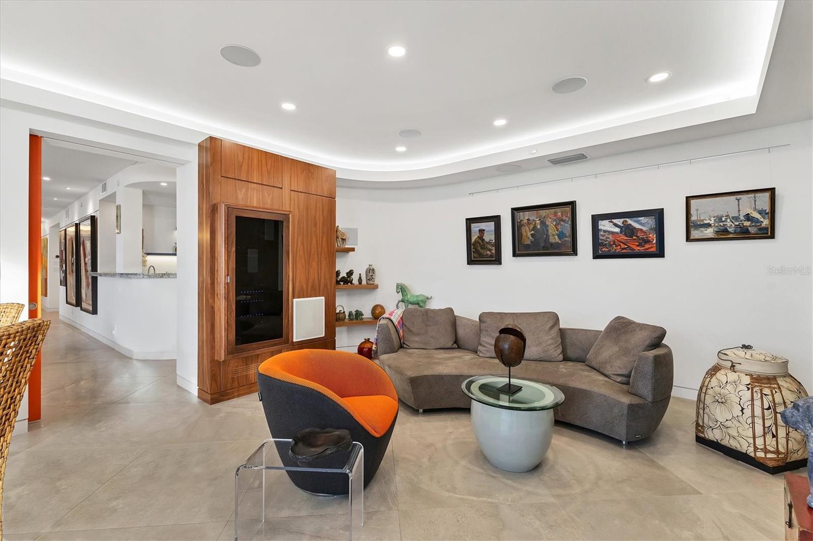 BAY PLAZA - Residential