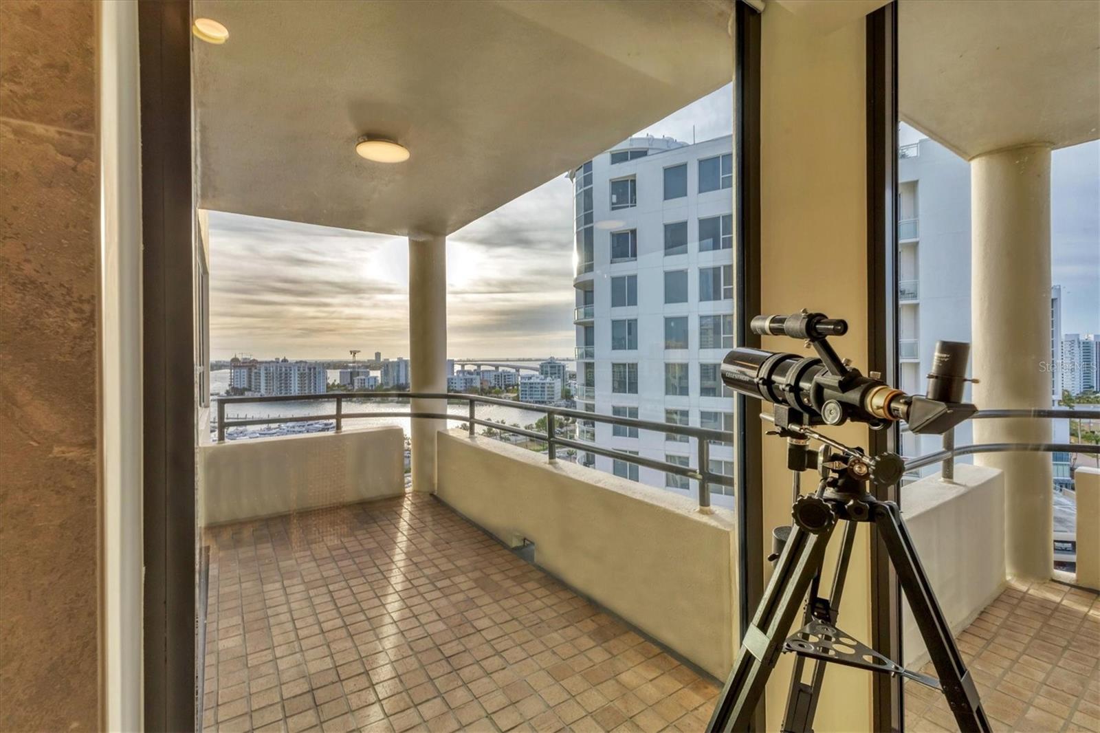 BAY PLAZA - Residential