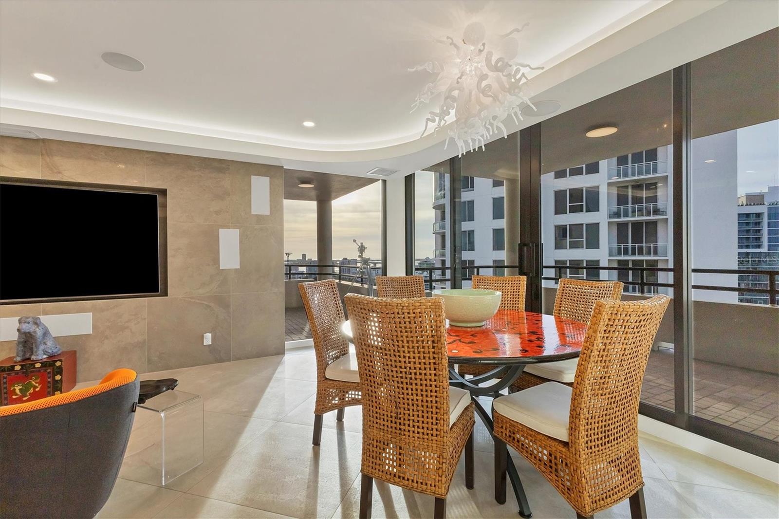 BAY PLAZA - Residential