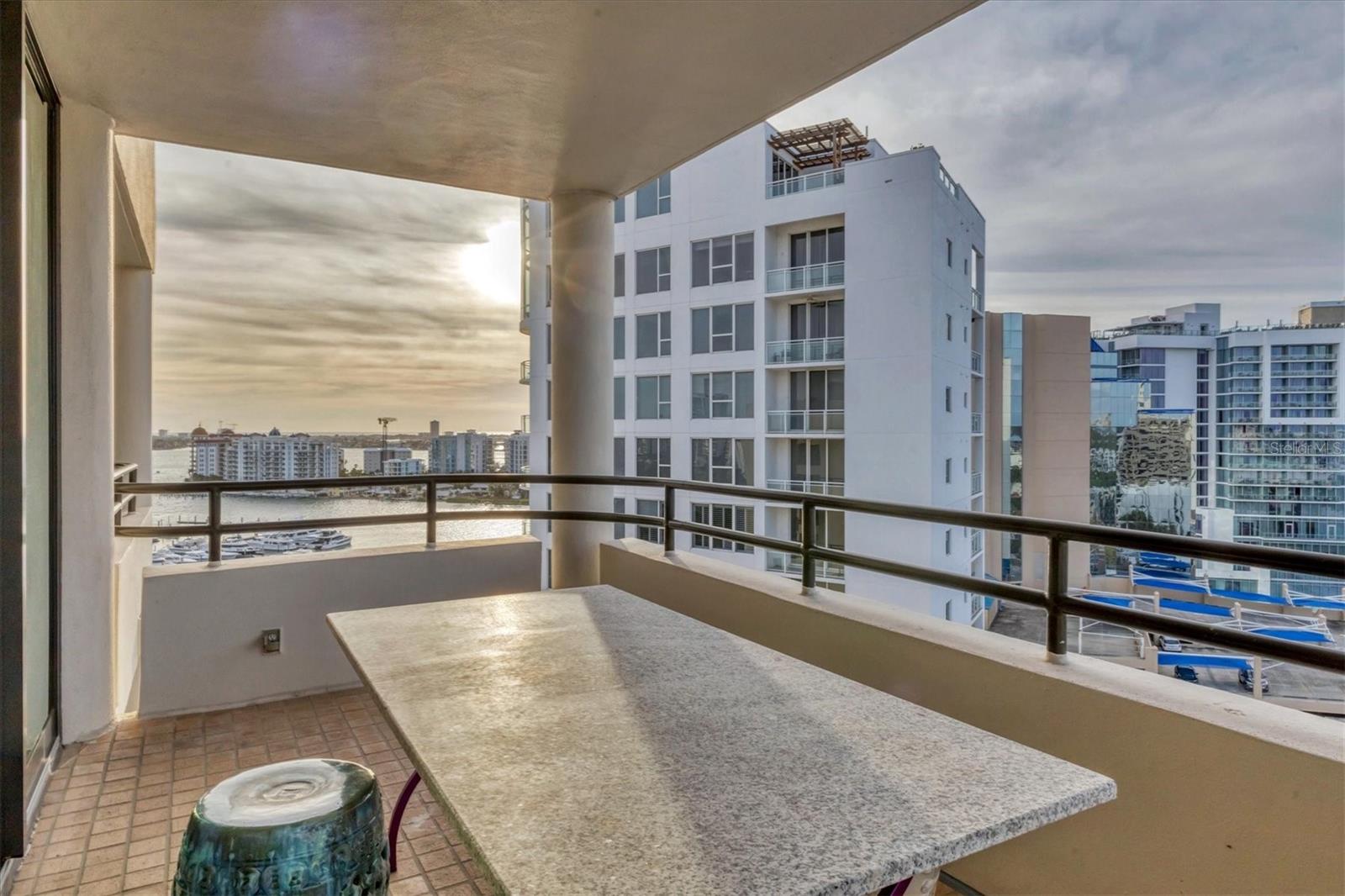 BAY PLAZA - Residential