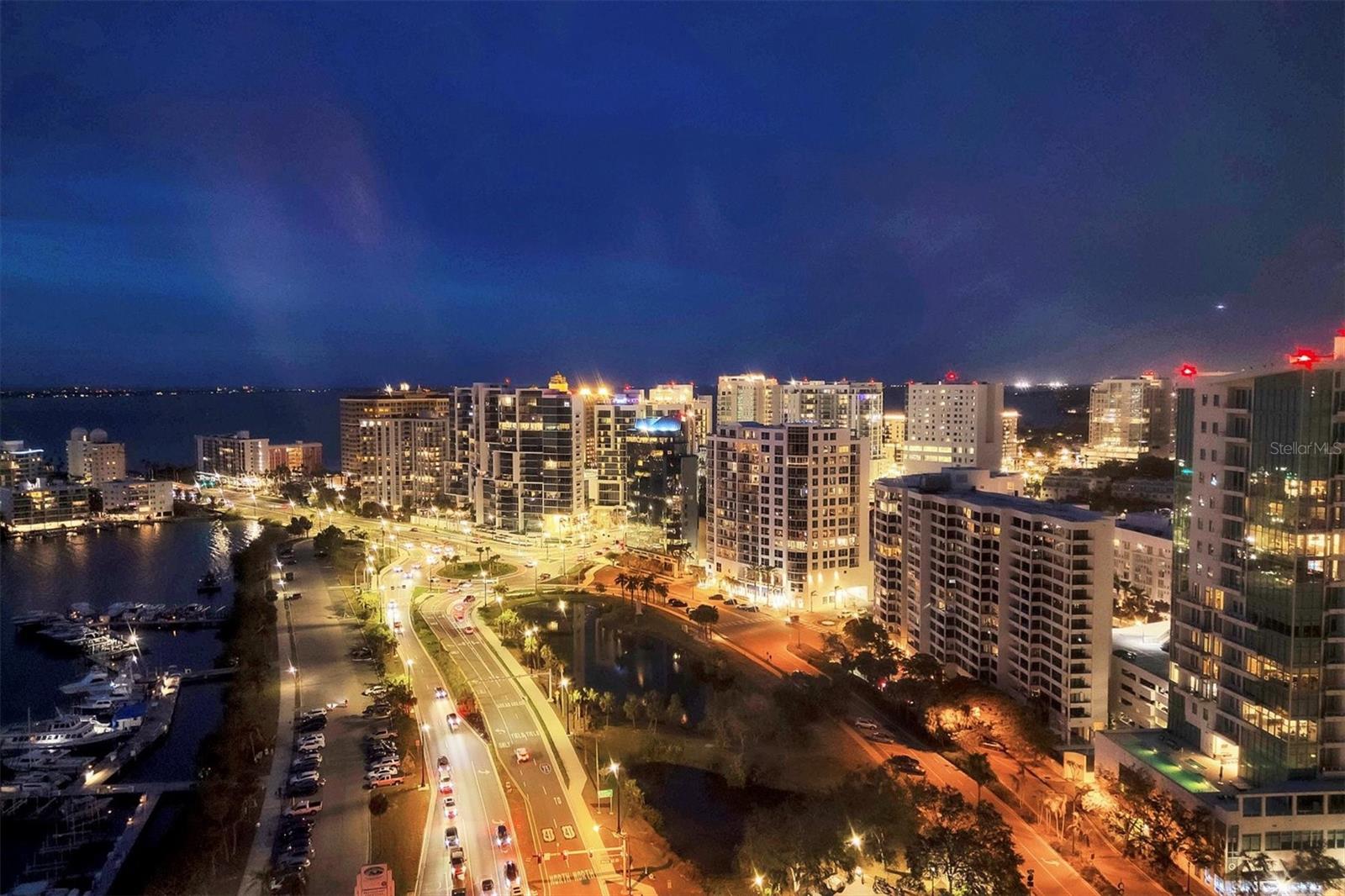 BAY PLAZA - Residential