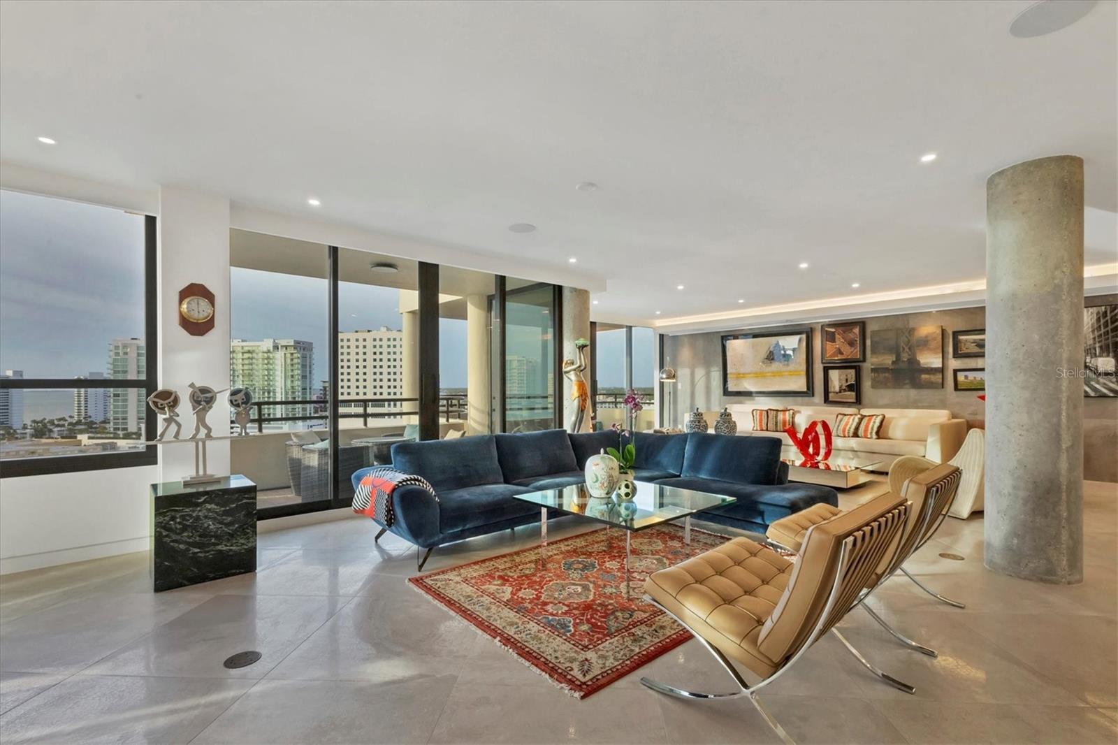 BAY PLAZA - Residential